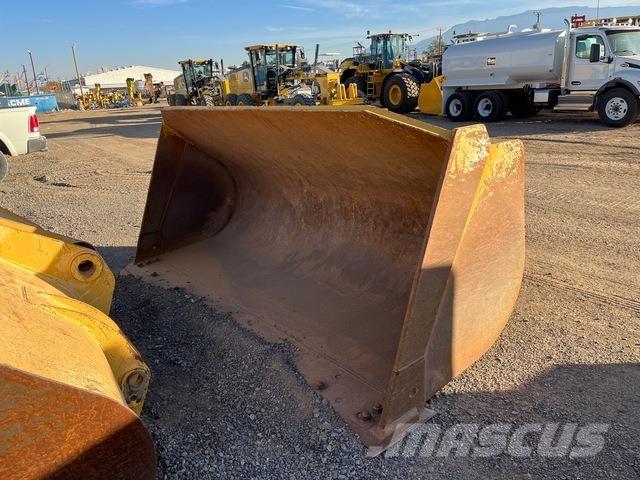 John Deere  Pistoane