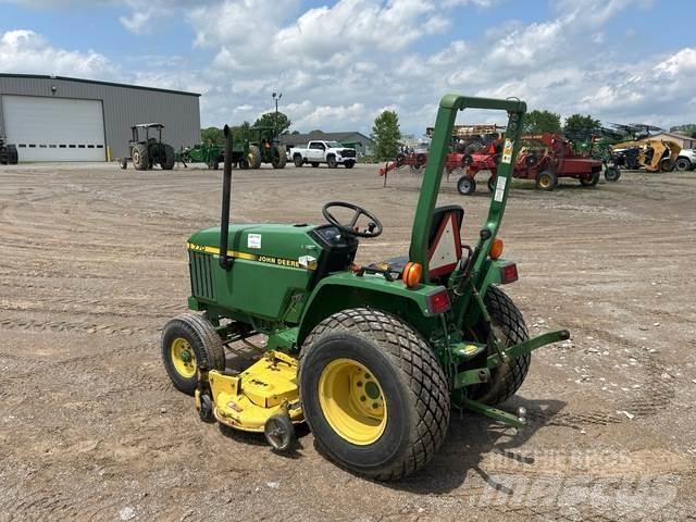 John Deere 770 Tractoare compacte
