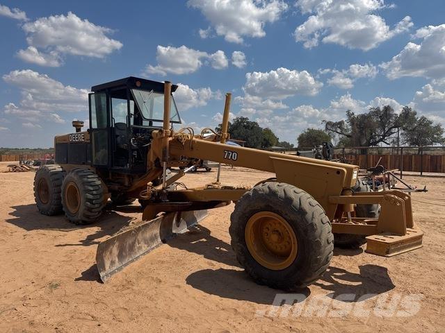 John Deere 770 Gredere