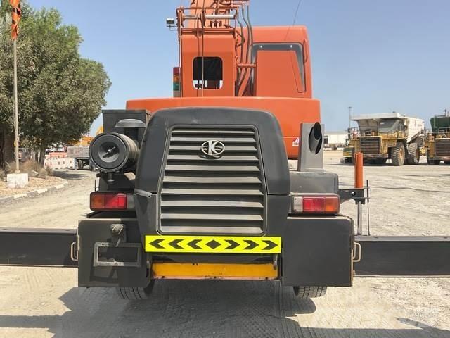 Kato KR10H Macara teren accidentat