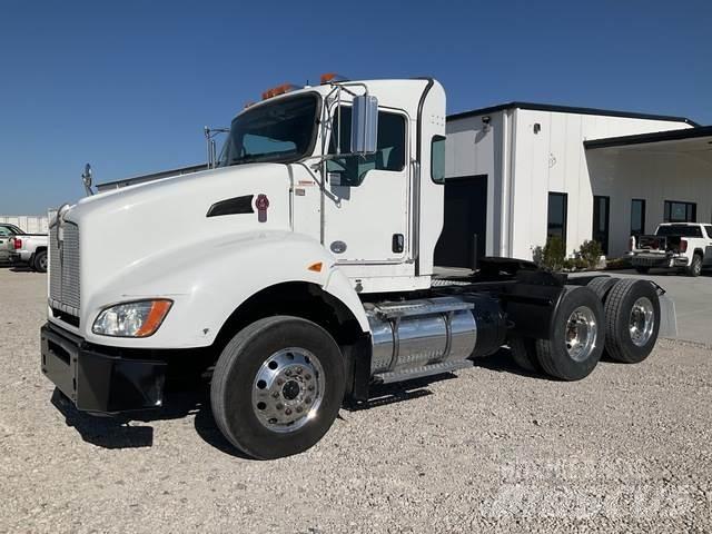 Kenworth T440 Autotractoare