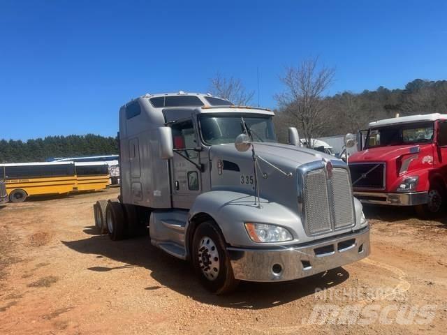 Kenworth T660 Autotractoare