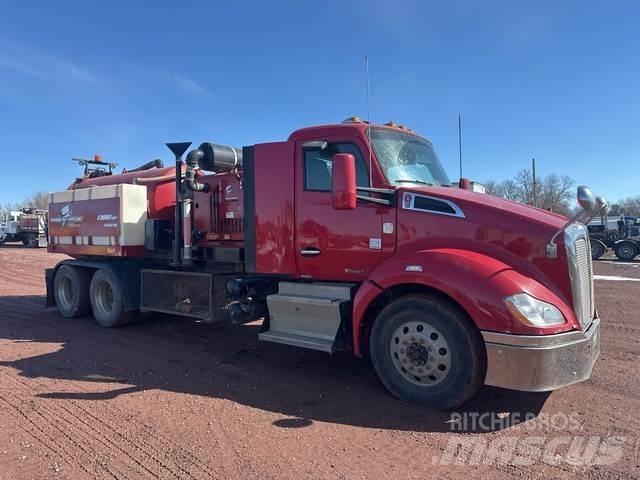 Kenworth T680 Excavatoare pe șenile
