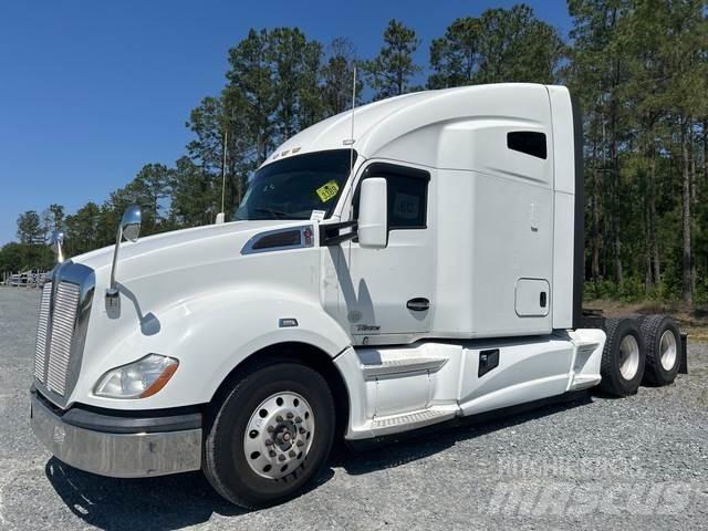 Kenworth T680 Autotractoare