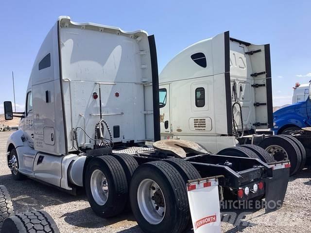 Kenworth T680 Autotractoare