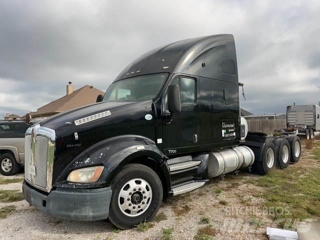 Kenworth T700 Autotractoare