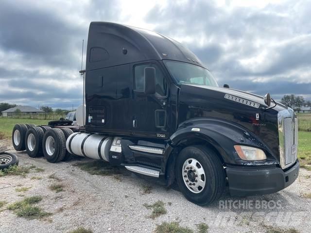 Kenworth T700 Autotractoare
