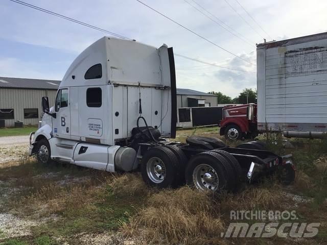 Kenworth T700 Autotractoare
