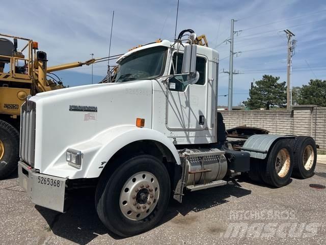 Kenworth T800B Autotractoare
