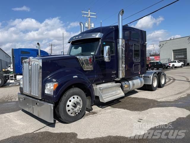 Kenworth W990 Autotractoare