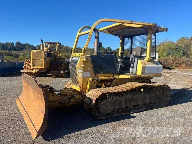 Komatsu  Buldozere pe senile