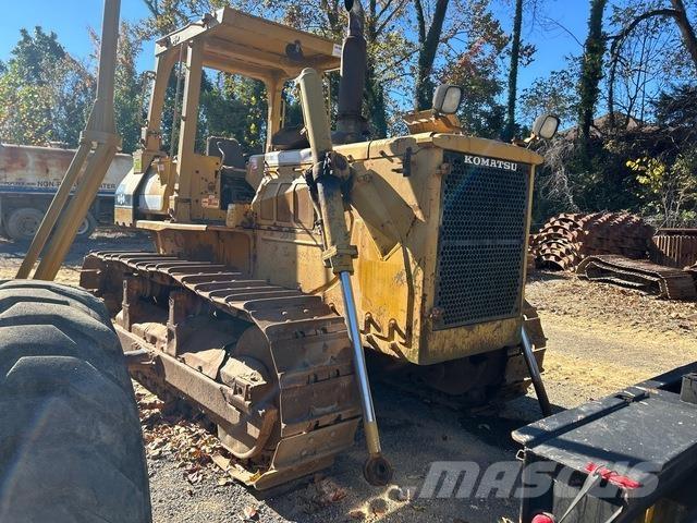 Komatsu D68E-1 Buldozere pe senile