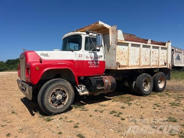 Mack  Autobasculanta