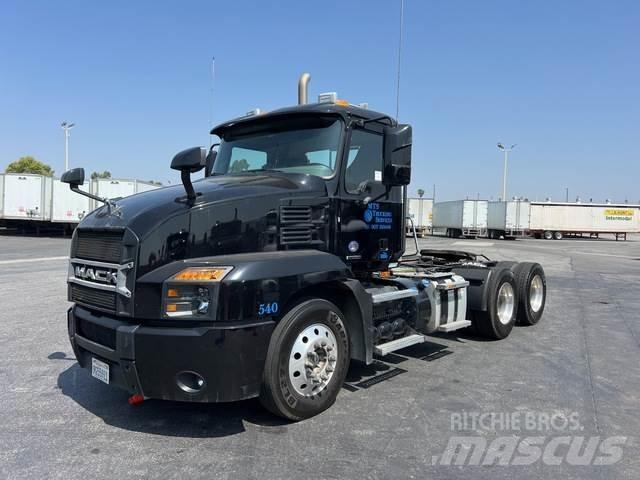 Mack AN64T Autotractoare