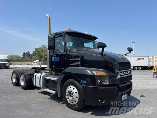 Mack AN64T Autotractoare