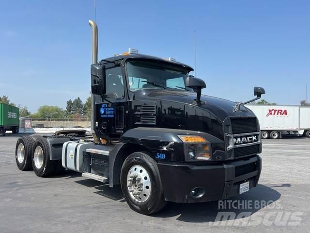 Mack AN64T Autotractoare