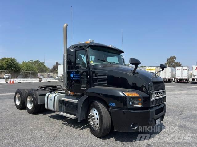 Mack AN64T Autotractoare