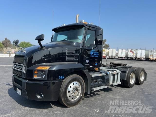 Mack AN64T Autotractoare