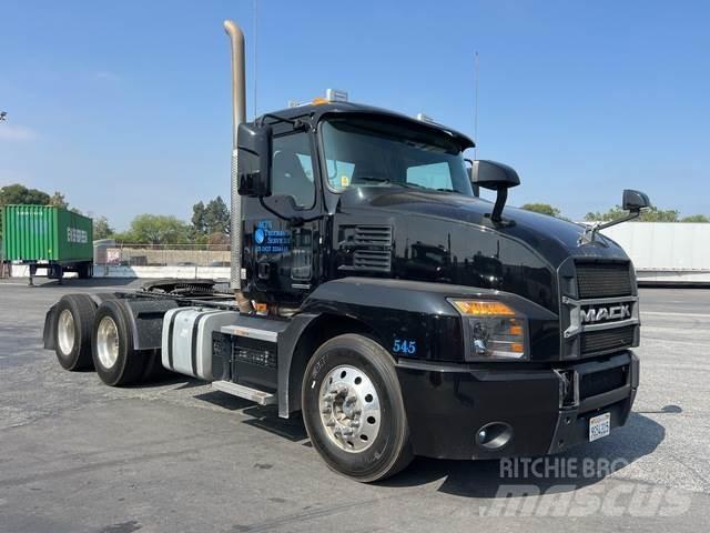Mack AN64T Autotractoare