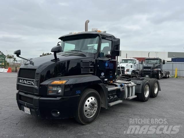Mack AN64T Autotractoare