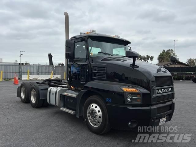 Mack AN64T Autotractoare