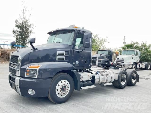 Mack AN64T Autotractoare