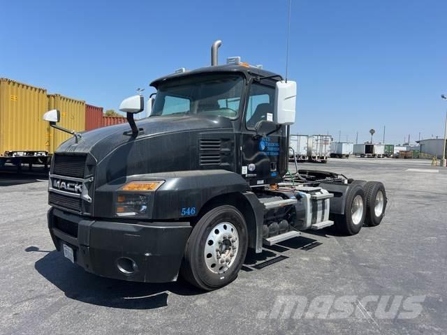 Mack AN64T Autotractoare