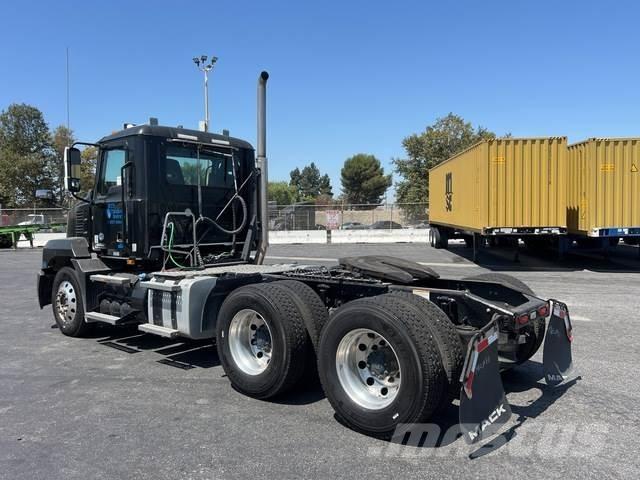 Mack AN64T Autotractoare