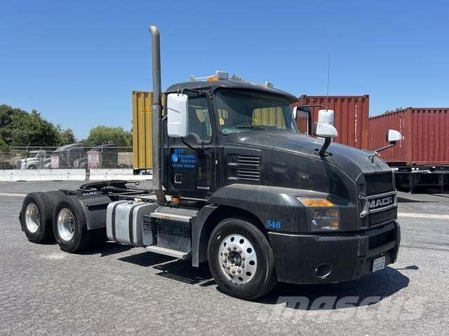 Mack AN64T Autotractoare