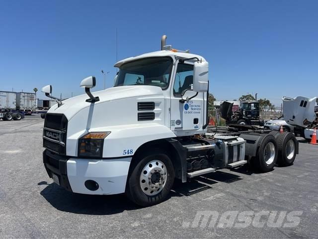 Mack AN64T Autotractoare
