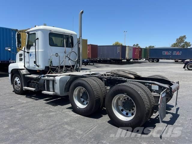 Mack AN64T Autotractoare