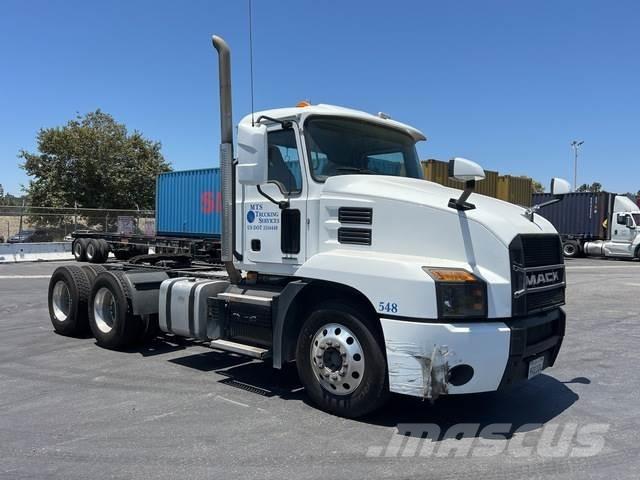 Mack AN64T Autotractoare