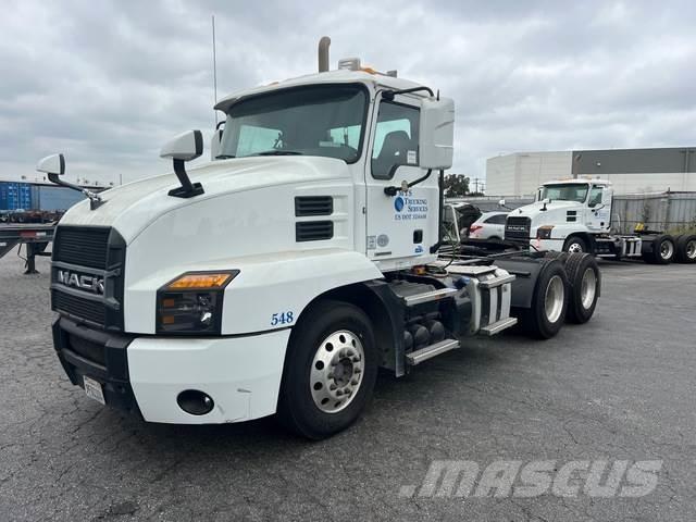Mack AN64T Autotractoare