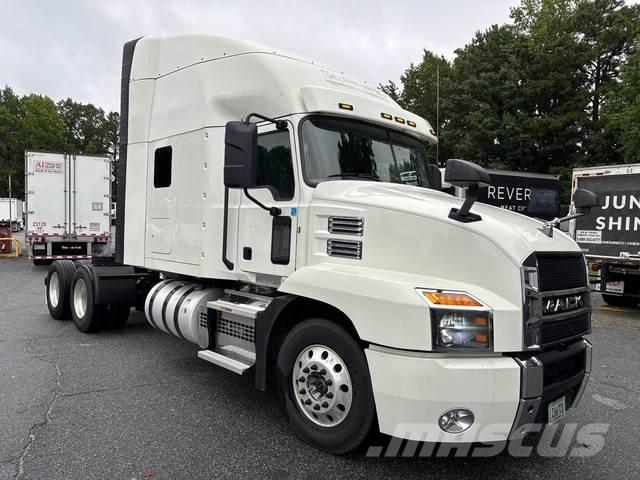 Mack AN64T Autotractoare