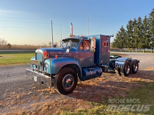 Mack B-61 Autotractoare