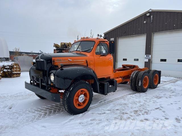 Mack B615T Autotractoare