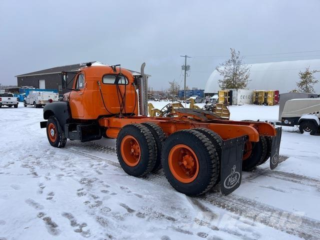 Mack B615T Autotractoare