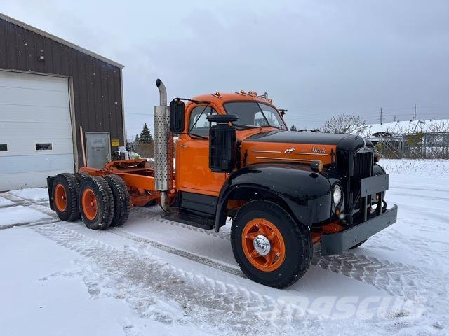 Mack B615T Autotractoare