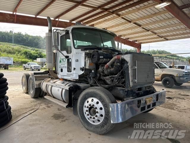Mack CH613 Autotractoare