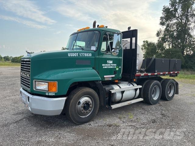 Mack CH613 Camioane platforma/prelata