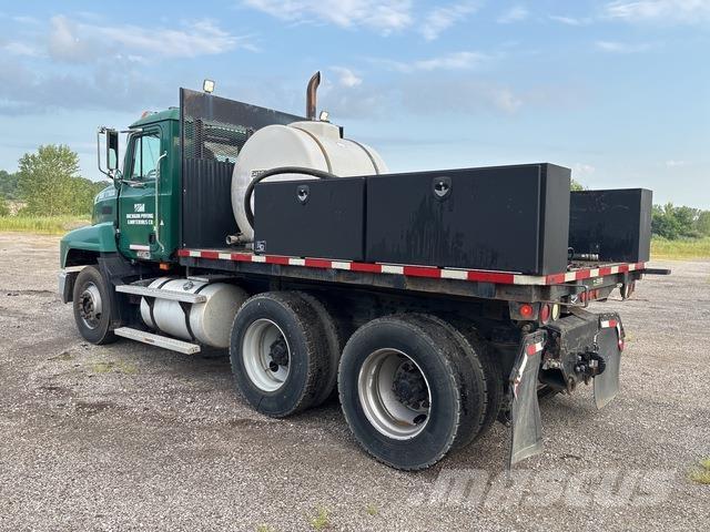 Mack CH613 Camioane platforma/prelata