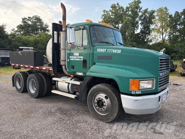 Mack CH613 Camioane platforma/prelata