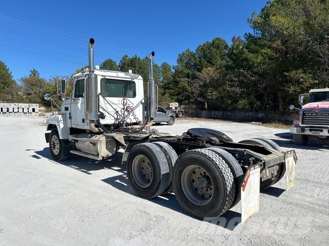 Mack CH613 Autotractoare