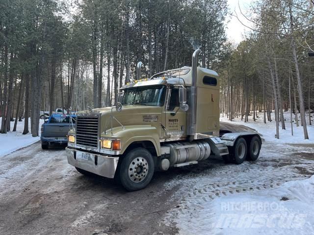 Mack CHN613 Autotractoare