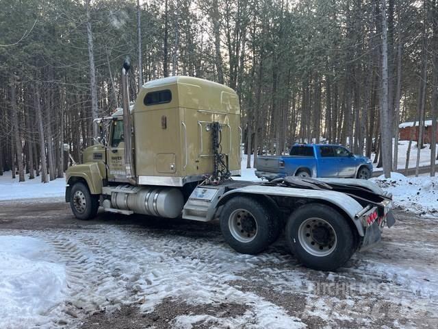 Mack CHN613 Autotractoare