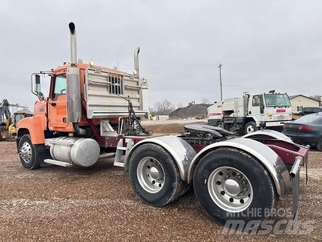 Mack CHN613 Autotractoare