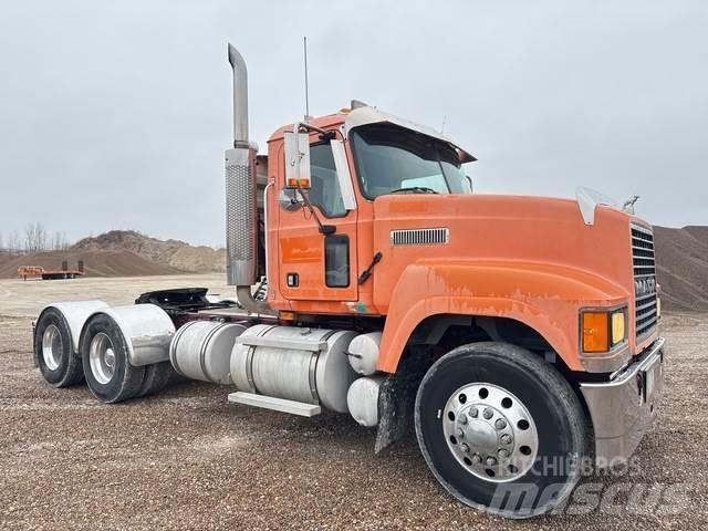 Mack CHN613 Autotractoare
