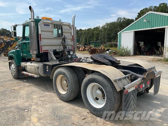 Mack CHN613 Autotractoare