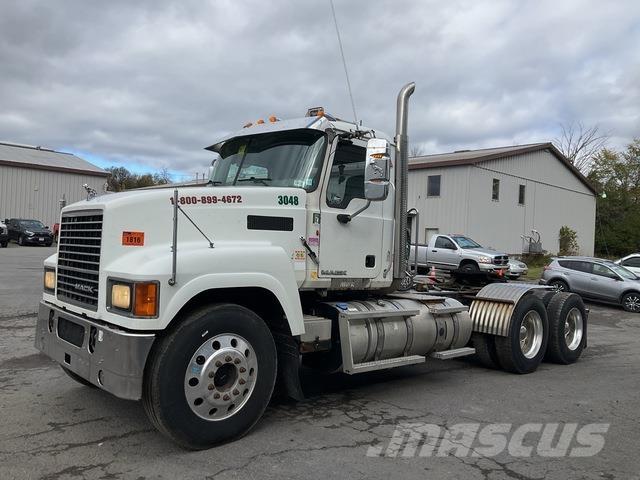 Mack CHU613 Autotractoare