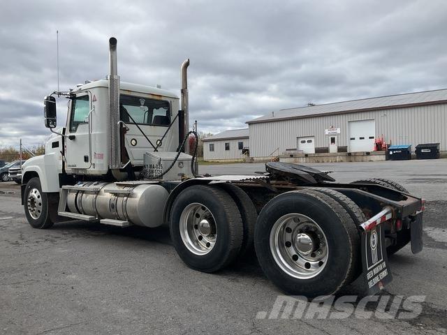 Mack CHU613 Autotractoare